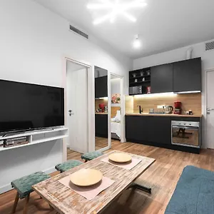 https://apt-elle.hotelschalkidiki.net