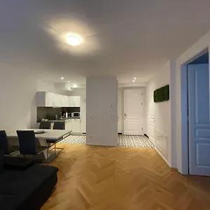 1st La Opera Suites Apartamento